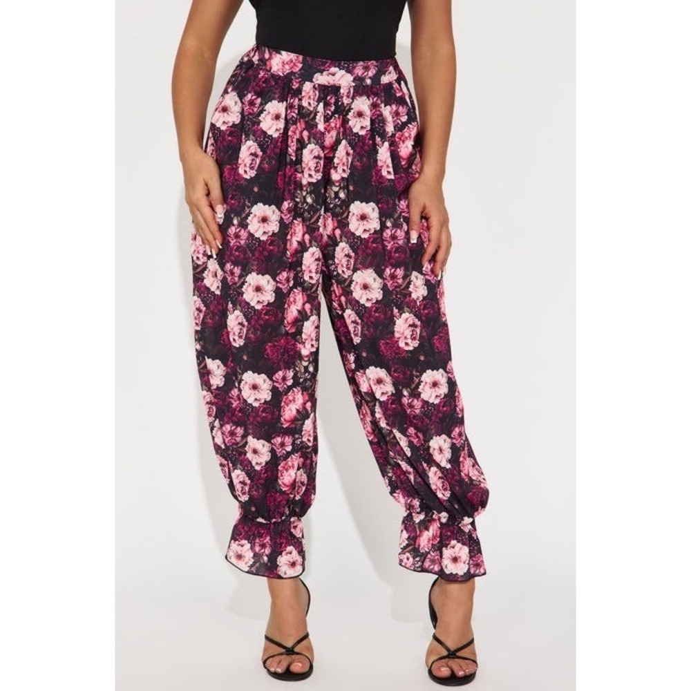 nwt M pink black Floral Cropped Crepe Jogger ruffle Vacation whimsigoth Pant